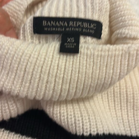 Banana Republic striped sweater with bell sleeves - Picture 4 of 7